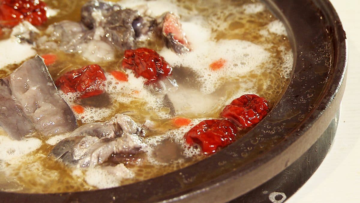 烏骨雞燒酒鍋？龍蝦海陸鍋？要選哪個好掙扎