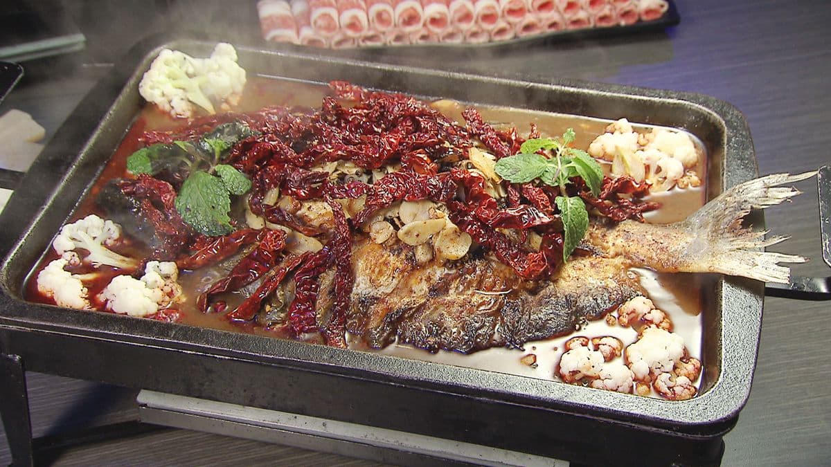  烤魚肋排一次滿足！川味烤魚鍋霸氣變身麻辣燙