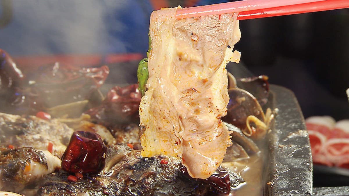  烤魚肋排一次滿足！川味烤魚鍋霸氣變身麻辣燙