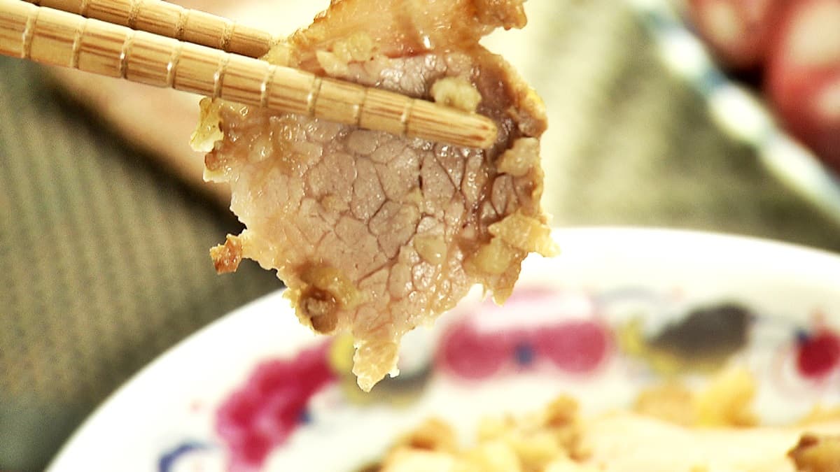 嘉義人早餐這樣吃！肉片滷肉飯+蟳粿+炸豬皮胡瓜湯，晚來吃不到