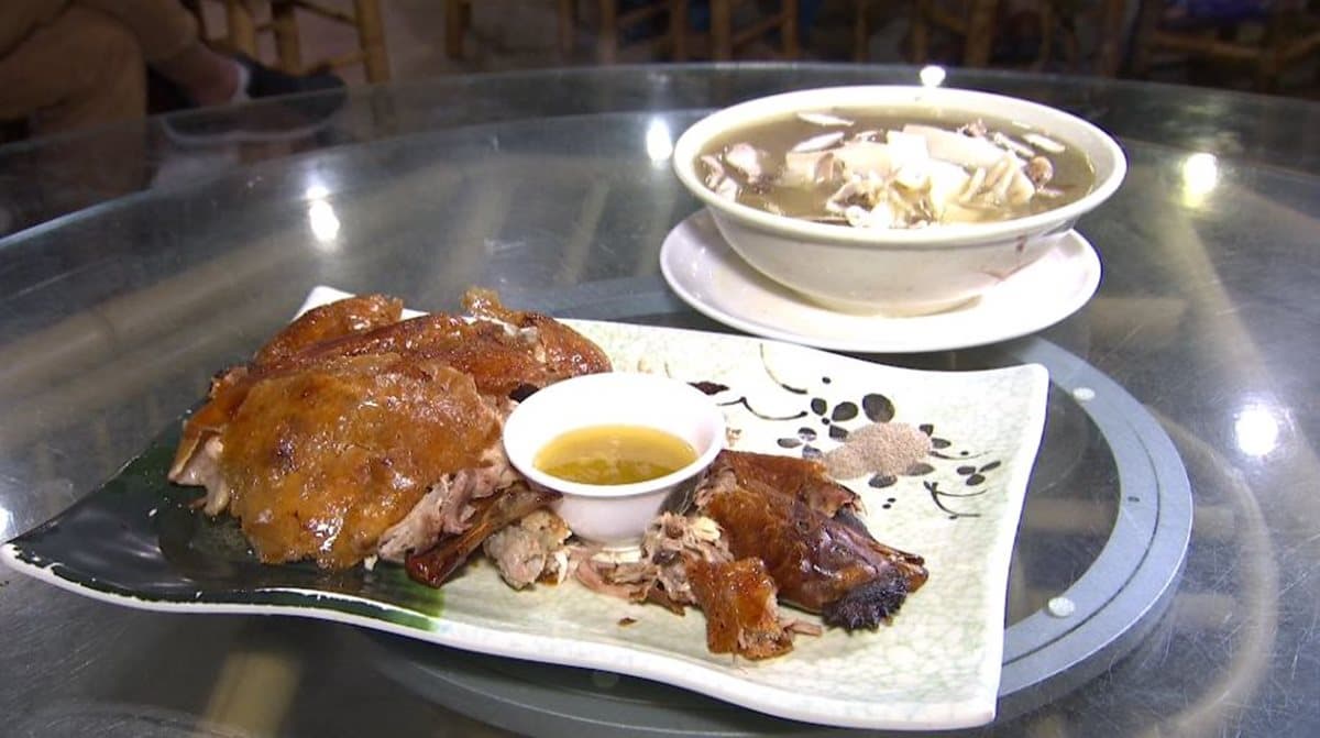 關子嶺必吃「甕缸雞」!皮薄香脆、肉嫩多汁,還送雞湯可免費續 關子嶺必吃「甕缸雞」!皮薄香脆、肉嫩多汁,還送雞湯可免費續