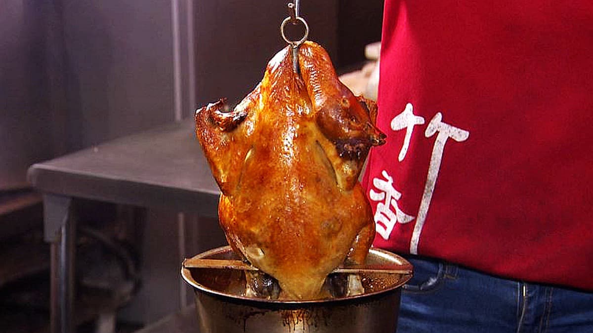關子嶺必吃「甕缸雞」!皮薄香脆、肉嫩多汁,還送雞湯可免費續