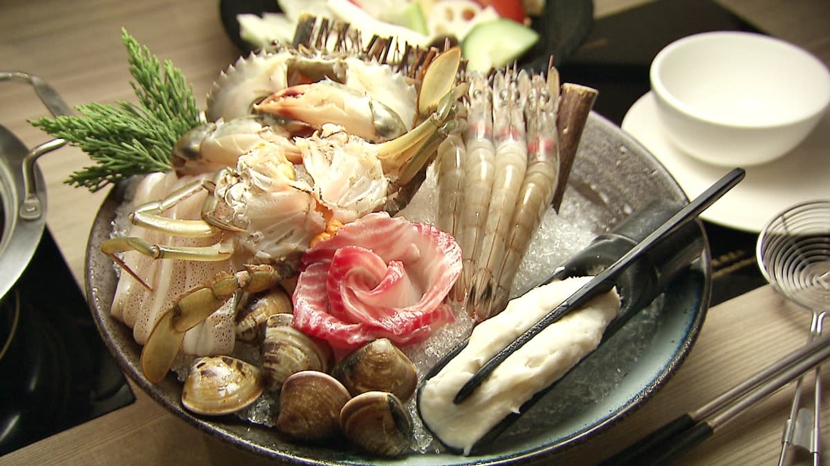 太驚人!壽喜鍋肉片鋪了滿滿一整圈 太驚人!壽喜鍋肉片鋪了滿滿一整圈