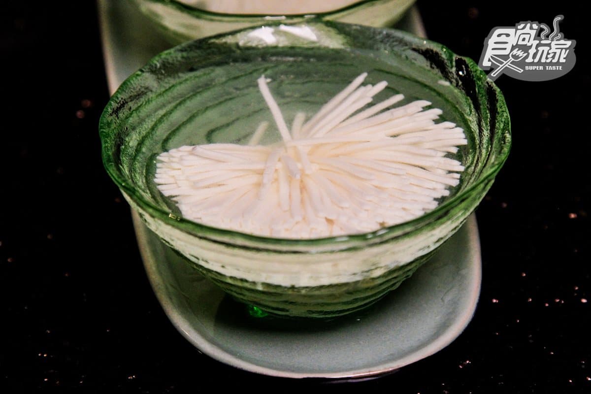 【新開店】泰拳蝦餅、煙花豆腐！ 泰式鍋物店主打「叢林風」