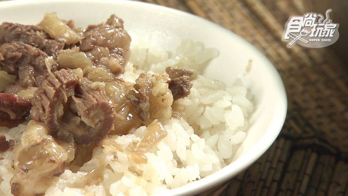 台南消夜首選牛肉湯！頂級、花紋、上等牛肉任你選，還送牛肉燥飯