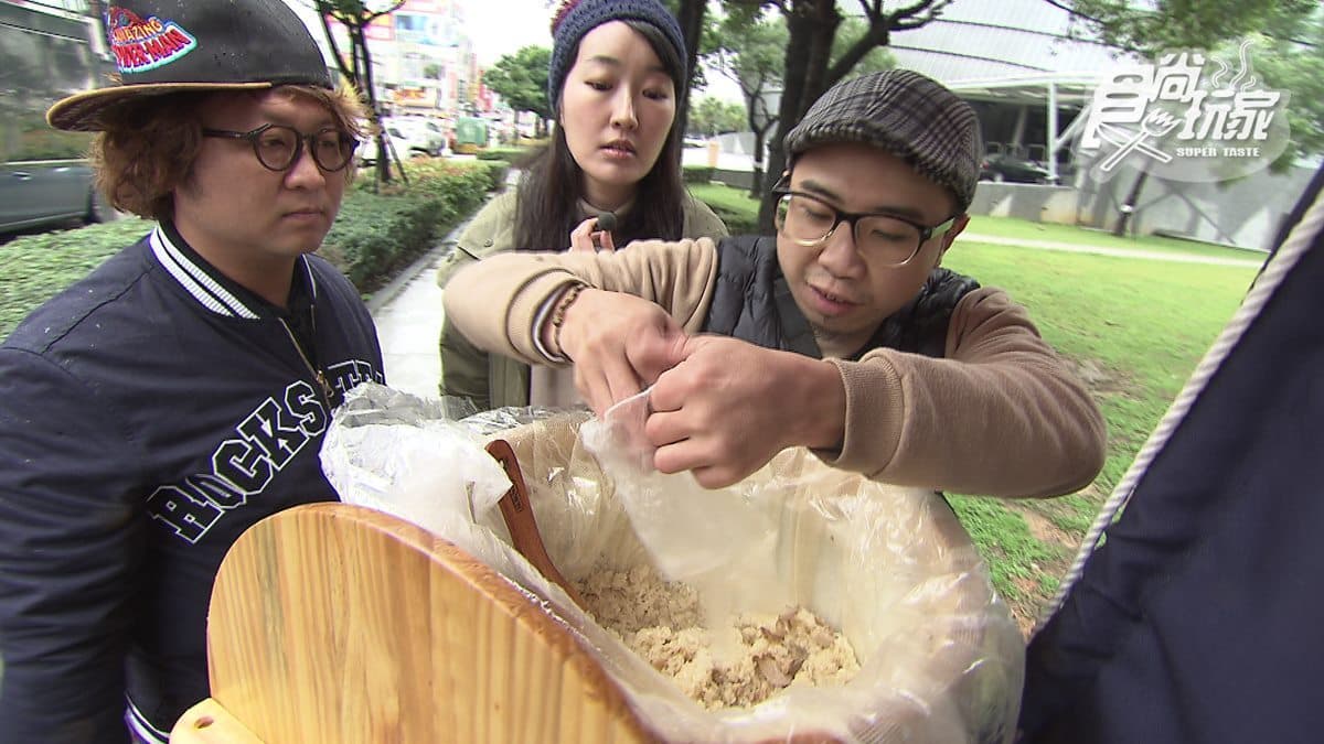 這麼香誰忍得住？神祕麻油雞米糕鐵馬攤車