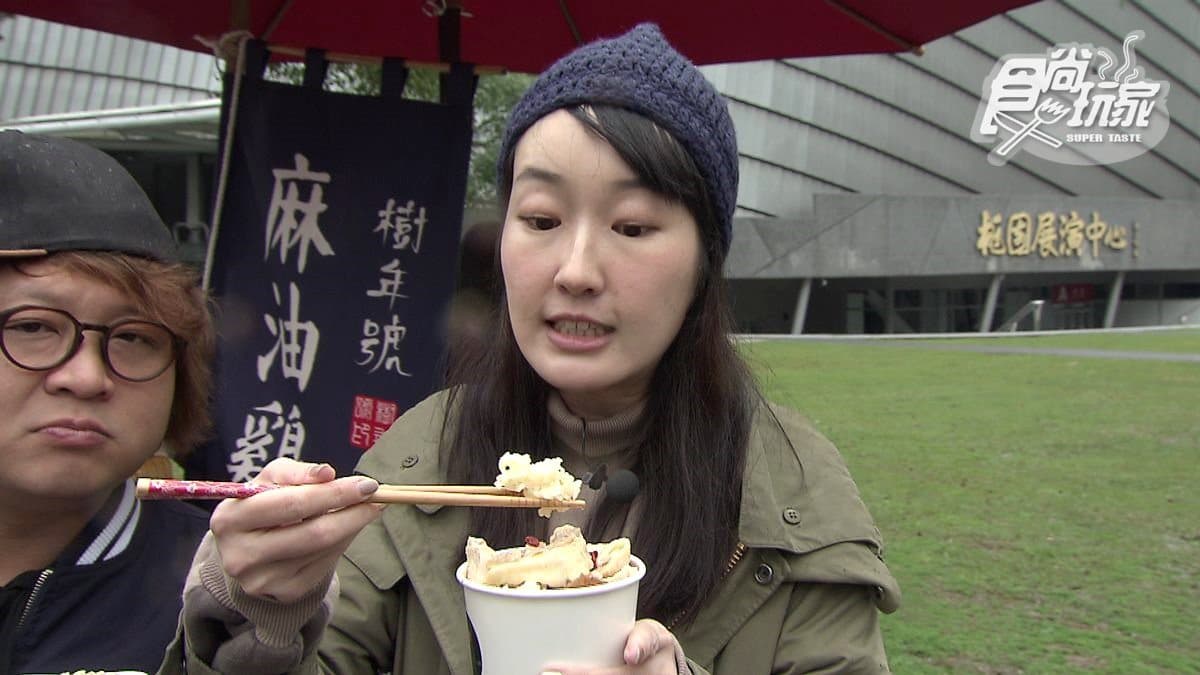這麼香誰忍得住？神祕麻油雞米糕鐵馬攤車