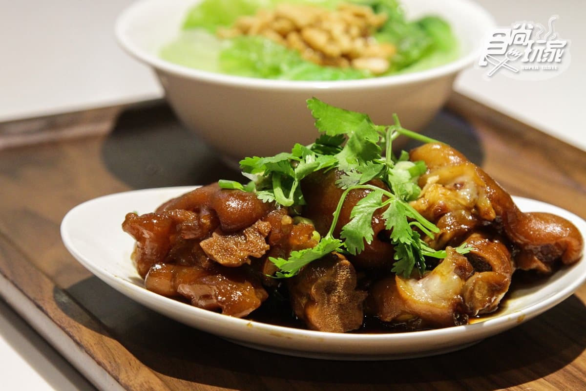 【新開店】小吃華麗改造！秘製「滷大腸飯」時尚上桌