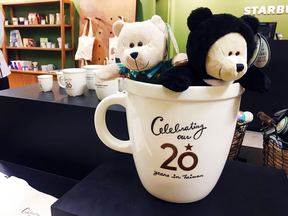 星巴克特展！超多20周年限定甜點，還有超大杯杯！