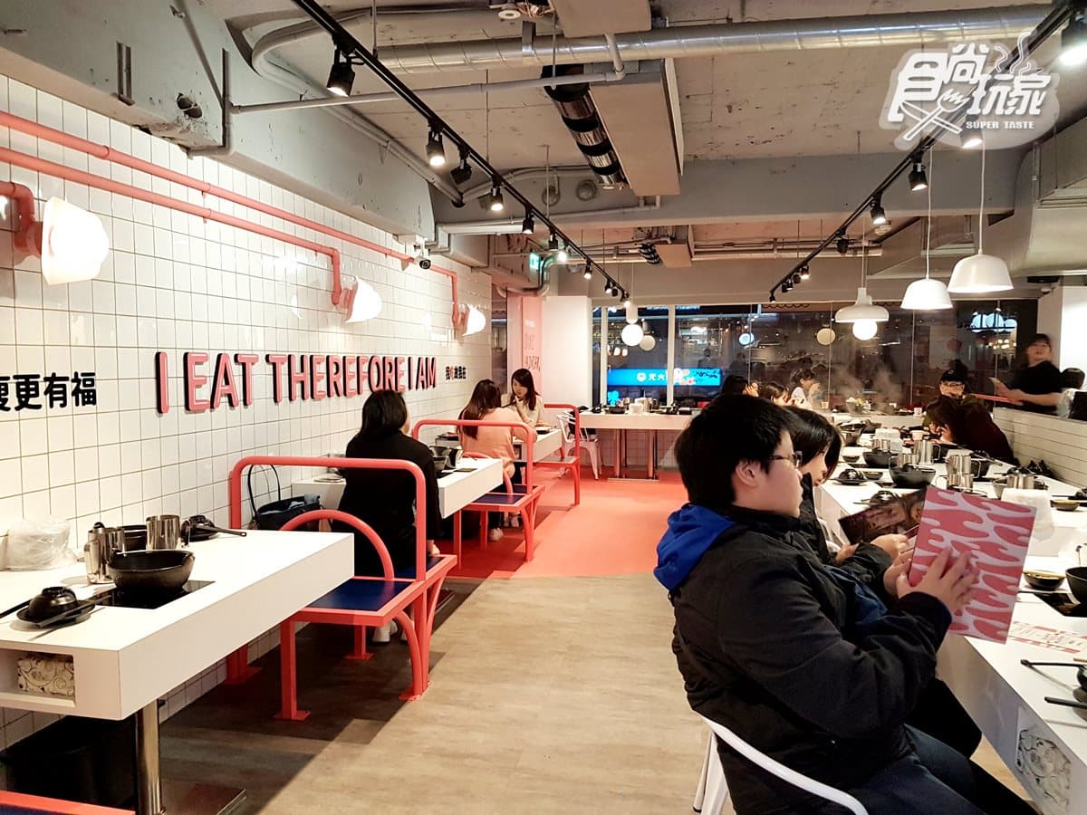 網美最愛！粉嫩夢幻系火鍋店，大口吃肉還能拍美照