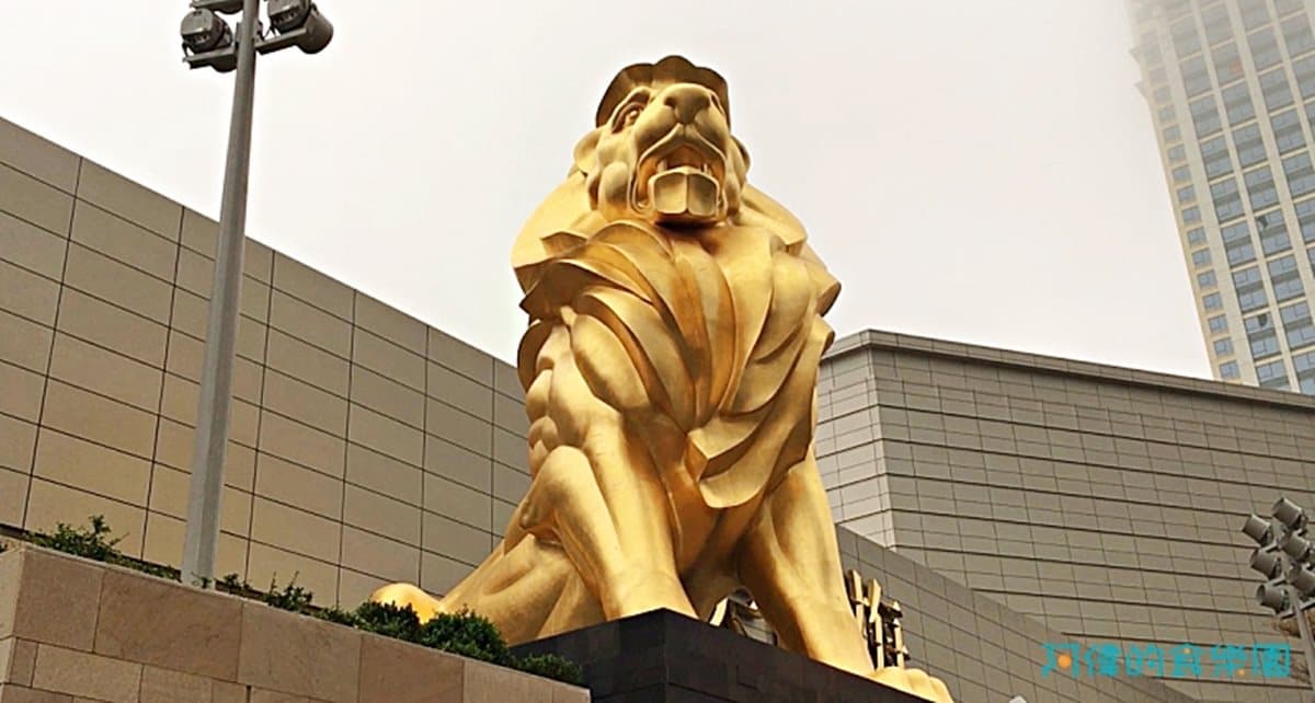 7公尺巧克力噴泉、38噸金獅 這家酒店開幕「奇景」拍不完 7公尺巧克力噴泉、38噸金獅 這家酒店開幕「奇景」拍不完