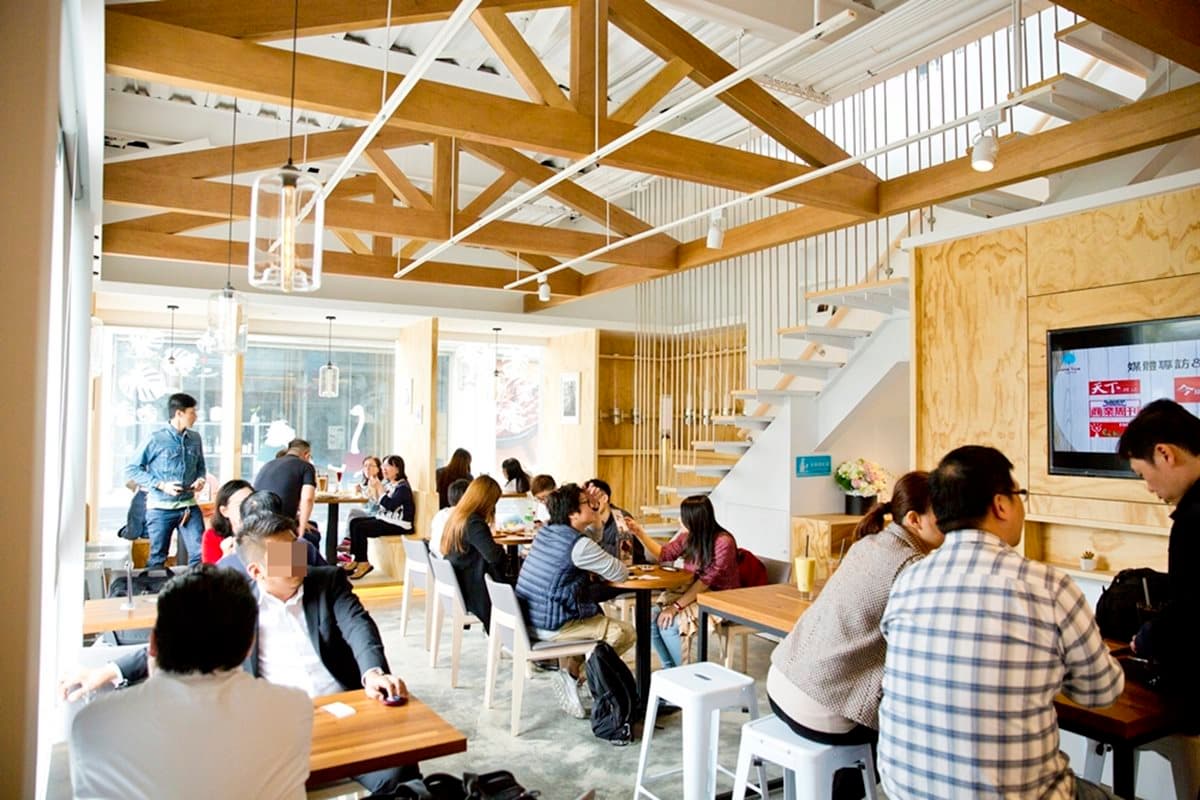 【新開店】台南出現純白系咖啡館！「棉花糖雲朵咖啡」只送不賣