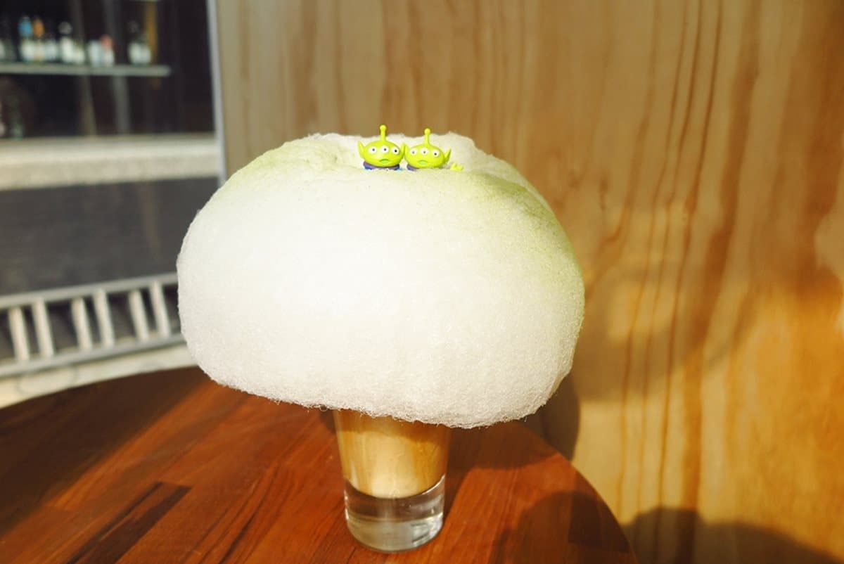 【新開店】台南出現純白系咖啡館！「棉花糖雲朵咖啡」只送不賣