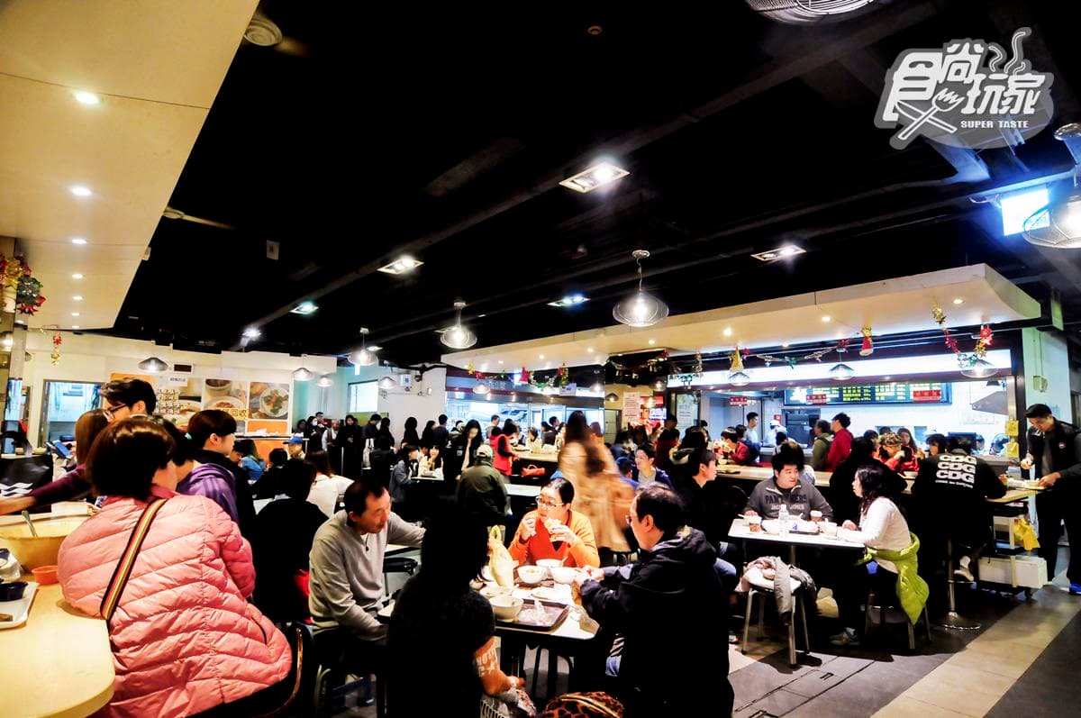 想吃就乖乖排隊！超夯傳統早餐這5家：厚餅夾蛋、爆漿小籠包、限量溫體牛肉湯