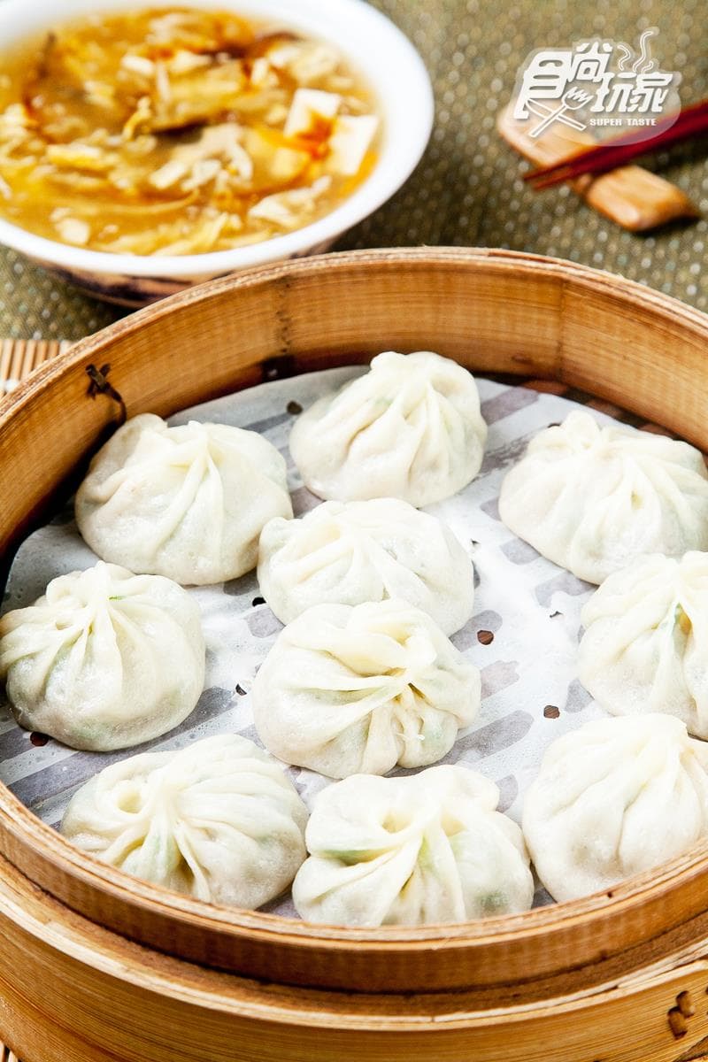 想吃就乖乖排隊！超夯傳統早餐這5家：厚餅夾蛋、爆漿小籠包、限量溫體牛肉湯