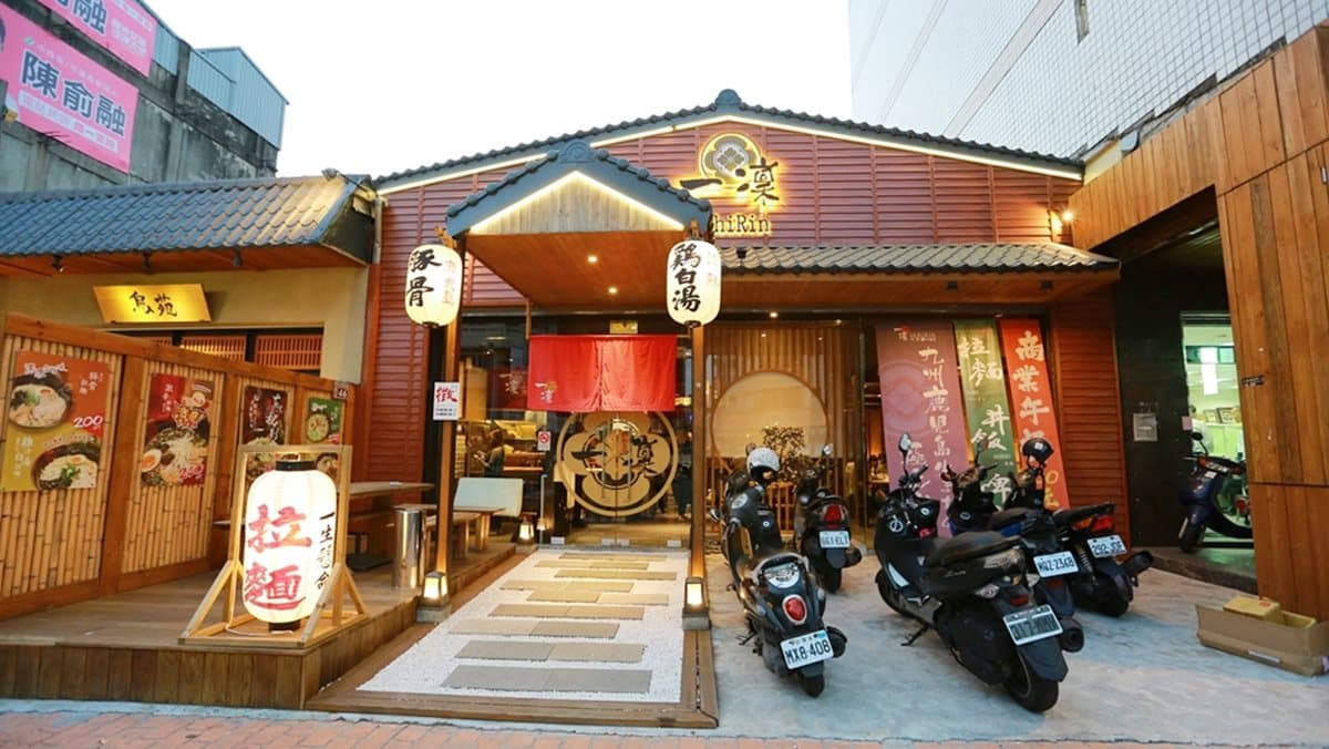 一蘭拉麵也會怕！台中超狂拉麵店27種小菜吃到飽