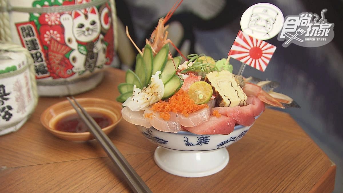 料滿出來啦！北中南7家超浮誇丼飯：放整隻烤雞、蟹膏圍滿天使蝦、爆量海膽撒金箔
