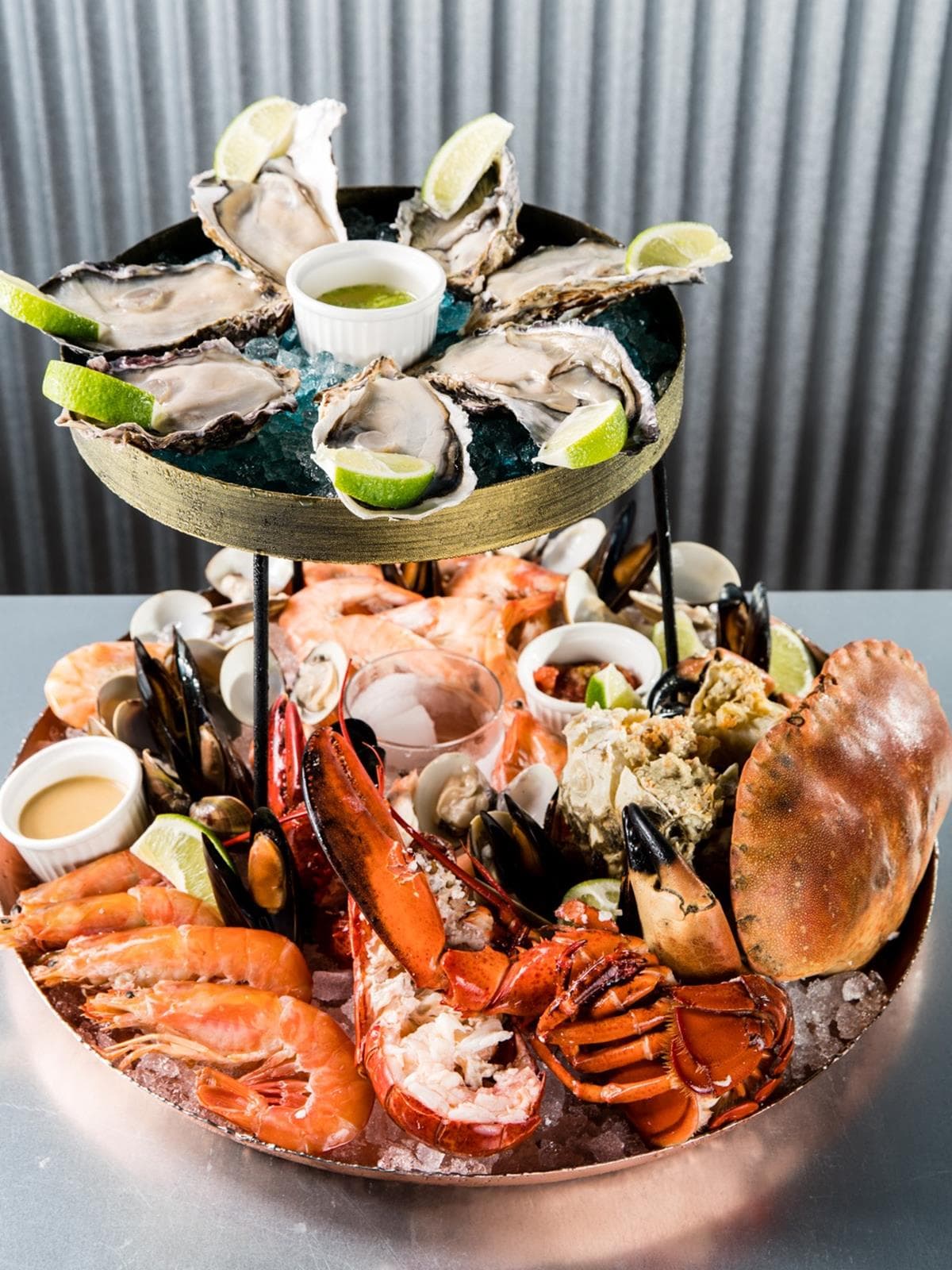 【新開店】這間「海鮮吧」太逼人！紐約正夯「海鮮炭烤＋酒吧風」直接搬到台灣