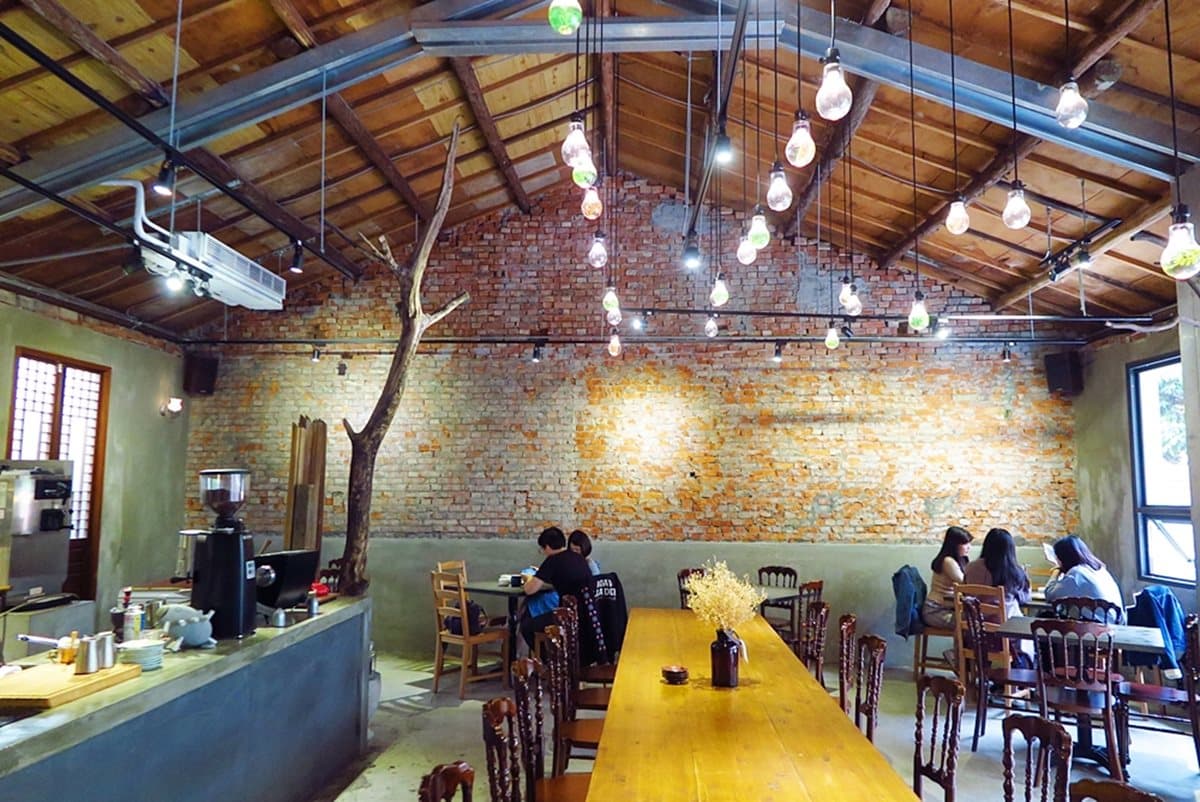 【新開店】台中刈包店美到不合理！必點「韓式炸雞刈包+檸檬咖啡」神組合