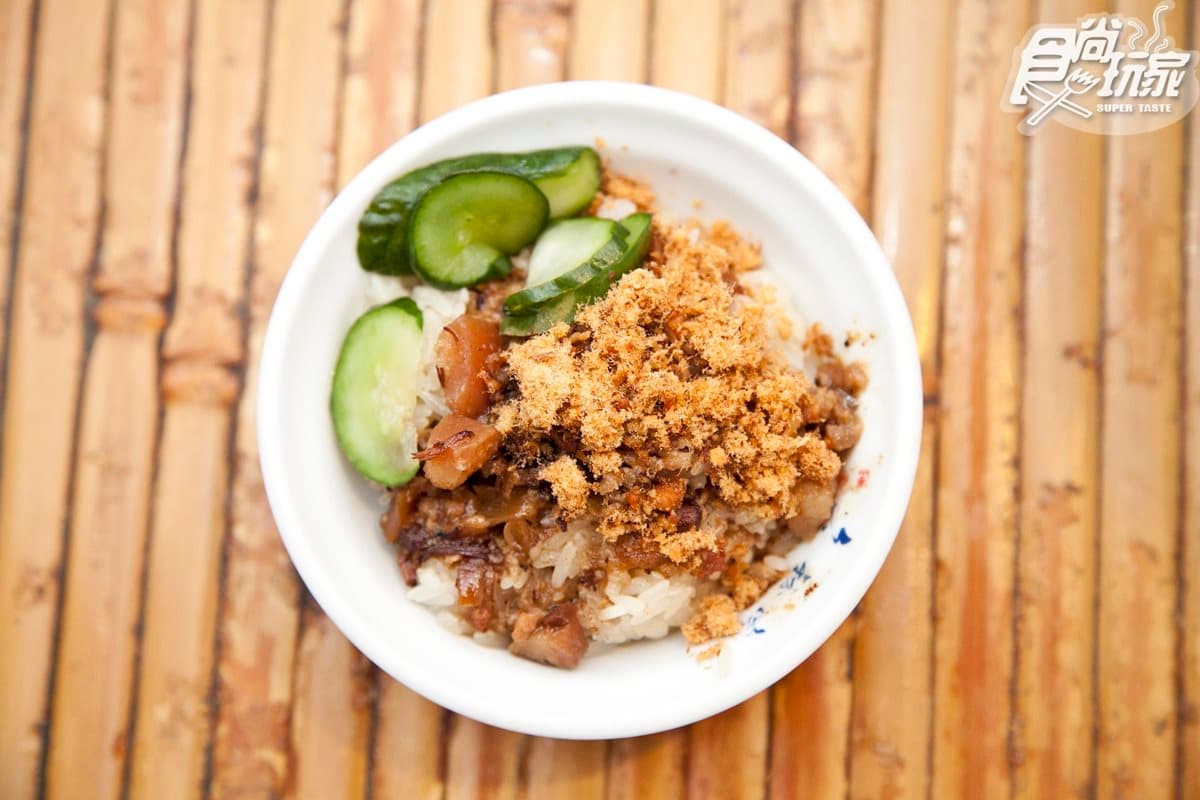 「鹽埕」小吃競技場這5家一定要收!小黃瓜烤肉飯、虱目魚肚漿、老擔冬粉肉 「鹽埕」小吃競技場這5家一定要收!小黃瓜烤肉飯、虱目魚肚漿、老擔冬粉肉
