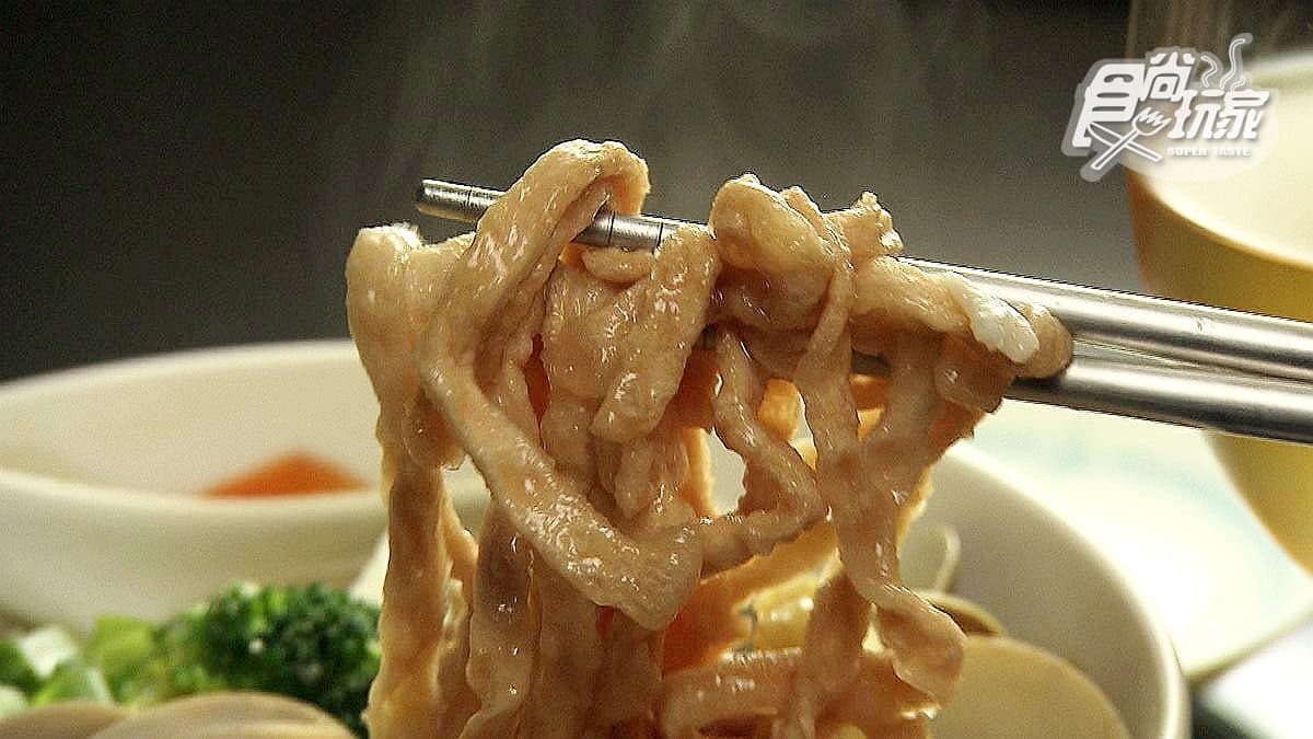 爆量蛤蜊鍋燒麵配高腳杯?吃麵也耍低調文青風 爆量蛤蜊鍋燒麵配高腳杯?吃麵也耍低調文青風