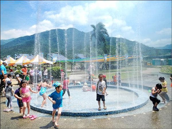 北中南東全包!全台15大「免費戲水區」,消暑全靠這一篇! 北中南東全包!全台15大「免費戲水區」,消暑全靠這一篇!