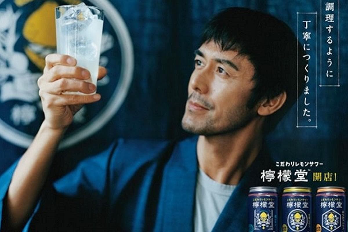 百年第一瓶！可口可樂出「檸檬氣泡酒」代言人是阿部寬！