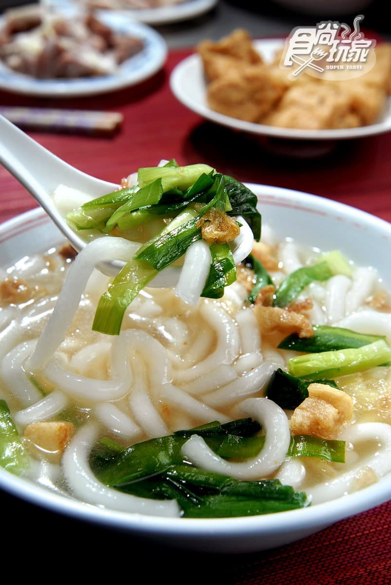 員林6家佛心價古早味：快失傳的芋蔥、噴汁凸皮麵、菱角形肉粽