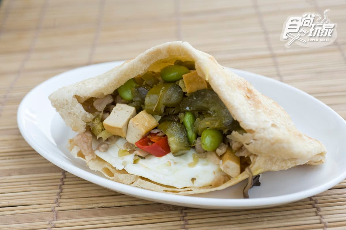 明早就衝去吃！北中南10間超夯台味早餐：煎粿配雙腸、燒餅夾黑輪、大麵羹