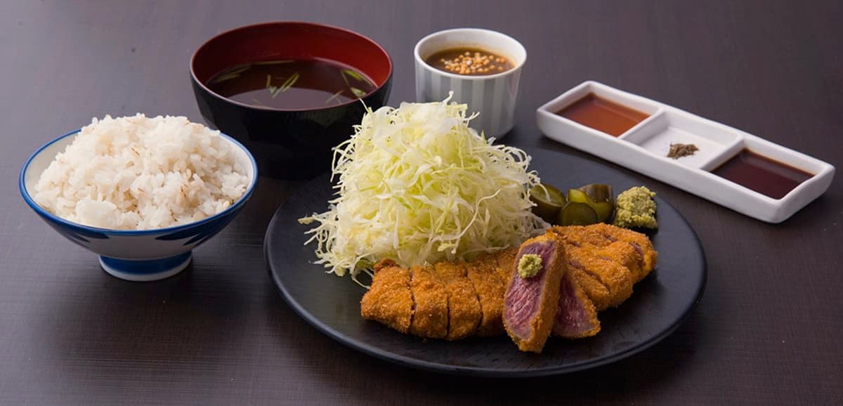 愈夜愈美麗！京都5大花街先玩這條：嘗60秒炸黑毛和牛、喝「京的涼風」、外帶抹茶大福