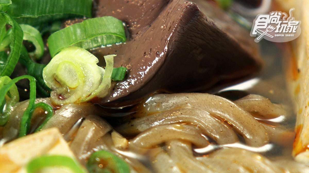 像是在文青咖啡店吃涼麵 咖哩混搭麻醬蕎麥涼麵hen有創意 像是在文青咖啡店吃涼麵 咖哩混搭麻醬蕎麥涼麵hen有創意