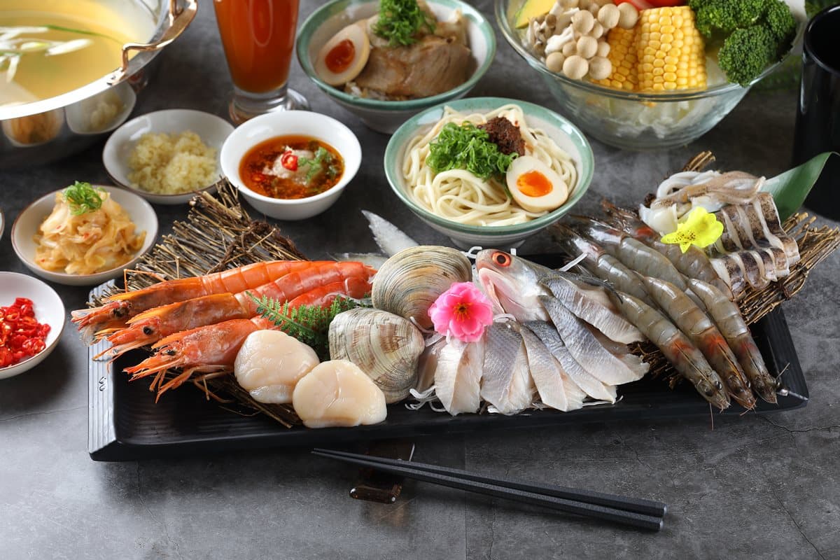【新開店】端午節最狂應景鍋物！20公分天使紅蝦「龍舟海鮮鍋」+膠原蛋白滿滿「鱷魚鍋」