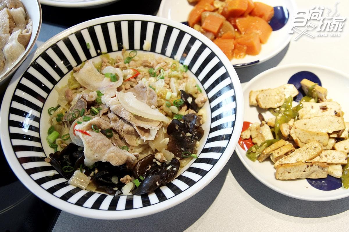 上班族福利！美食界瘋迷的火鍋出拌麵、拉麵，午餐時段才吃得到！