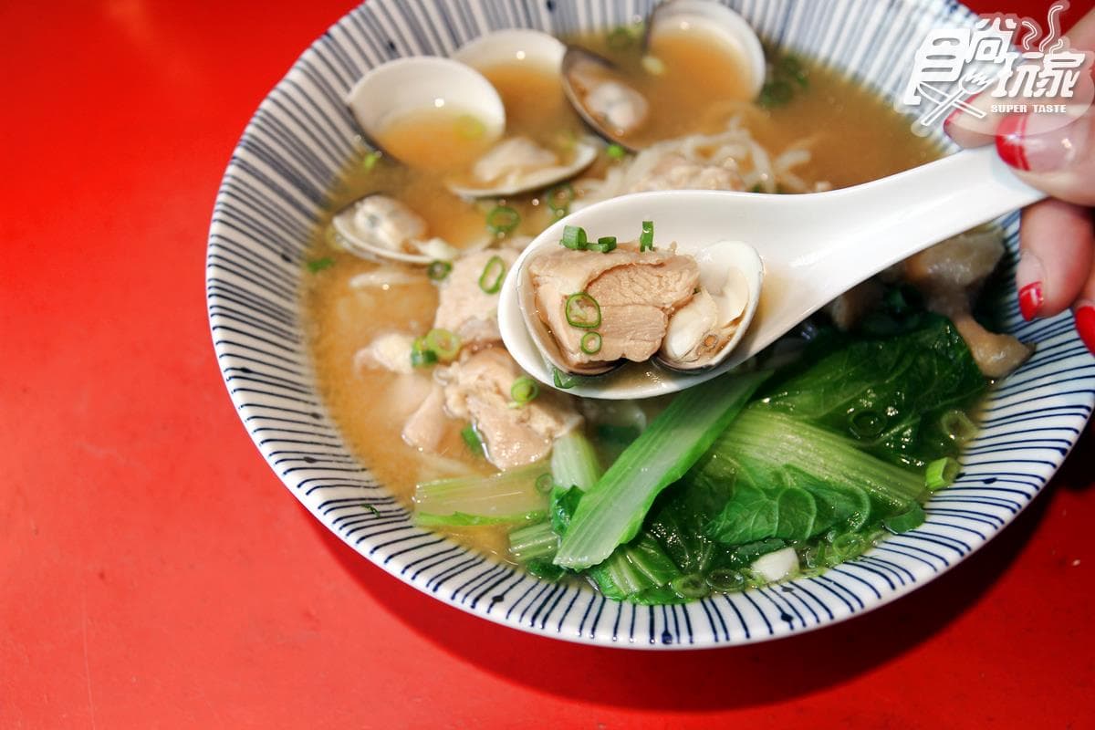 上班族福利！美食界瘋迷的火鍋出拌麵、拉麵，午餐時段才吃得到！