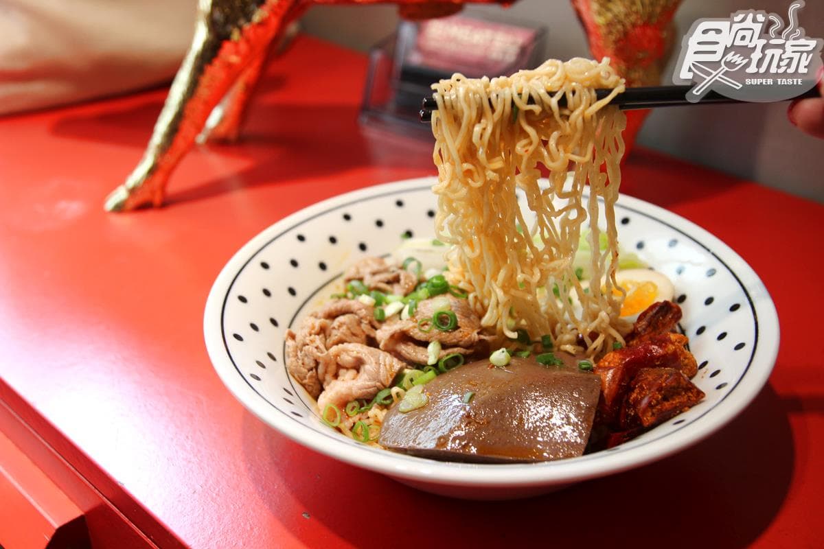 上班族福利！美食界瘋迷的火鍋出拌麵、拉麵，午餐時段才吃得到！