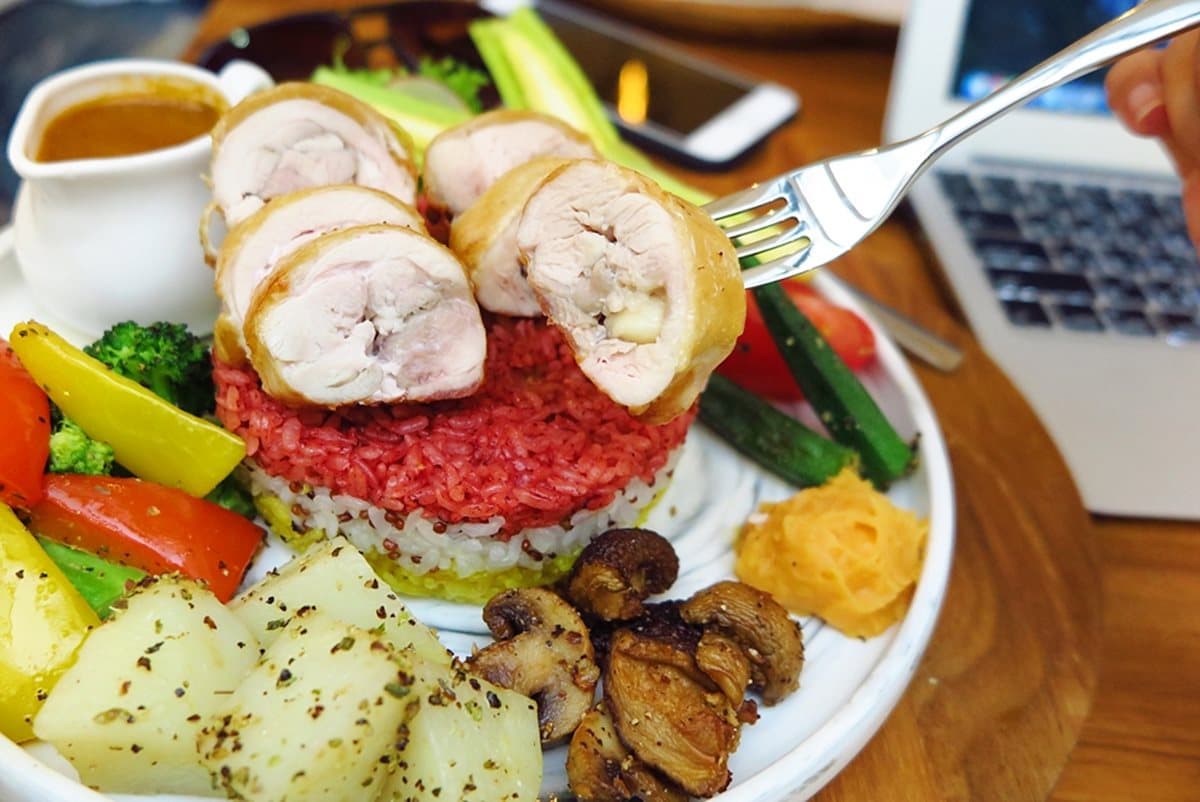 【新開店】彩虹飯、炊煙玫瑰咖啡　舒芙蕾名店開幕好多IG料理