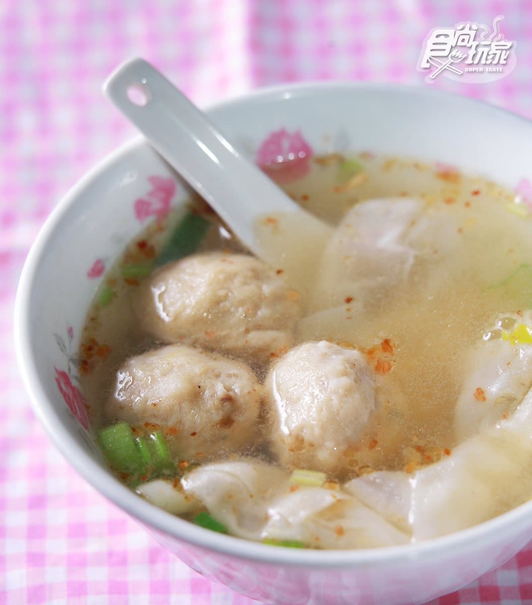 礁溪「吃貨指定名單」這9家:獨門蔥香麵、Q彈噴汁魚丸、限購5顆肉包、80天放田鴨肉 木慶魚丸,現做魚丸鮮美,深深擄獲在地人的心。