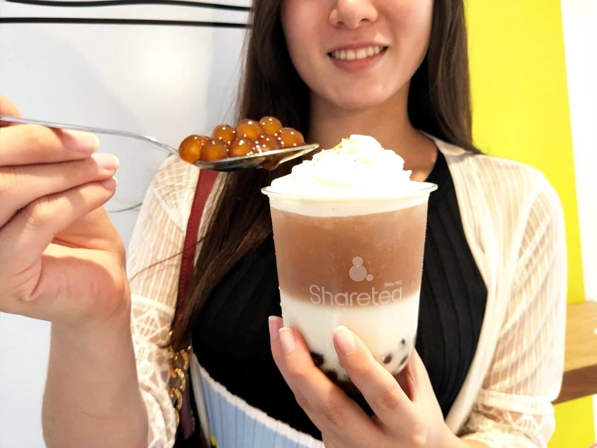 「湯匙喝珍奶」好潮！網美手搖飲新開店有優惠：10元喝到75元珍奶
