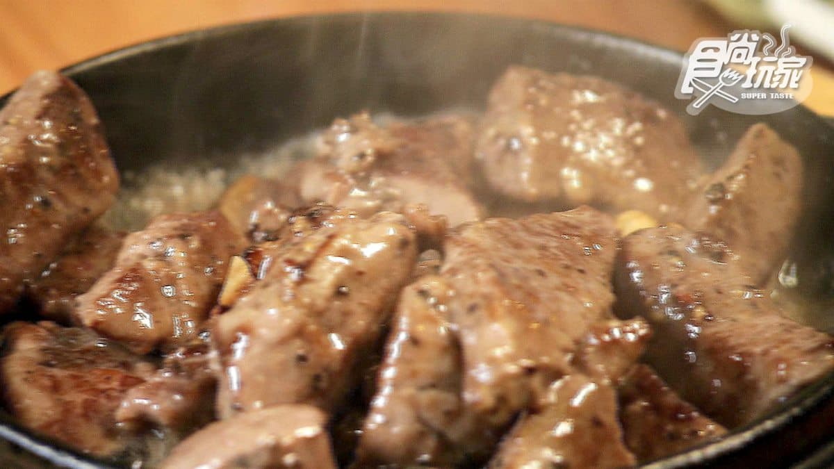 基隆CP值爆表居酒屋 看牛肉火焰秀吃超大SIZE握壽司 基隆CP值爆表居酒屋 看牛肉火焰秀吃超大SIZE握壽司