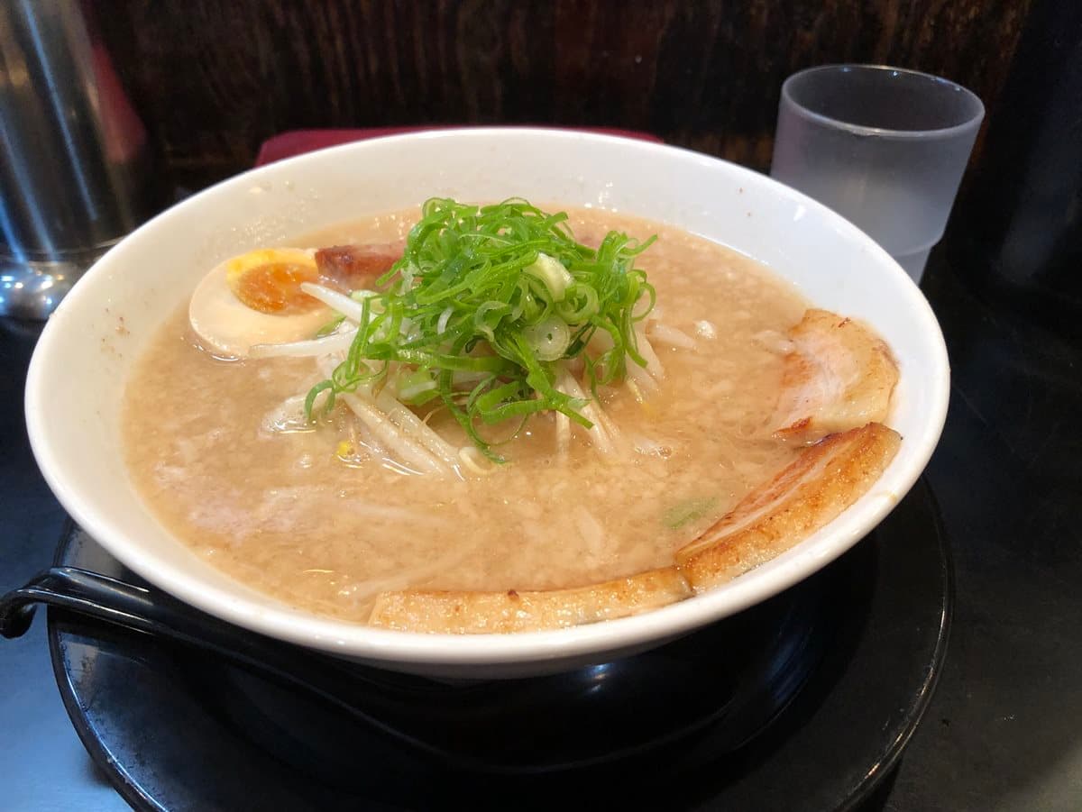 「強制」免費加麵叫你吃到飽！日韓連鎖「雙麵系拉麵店」來台！試營運搶優惠