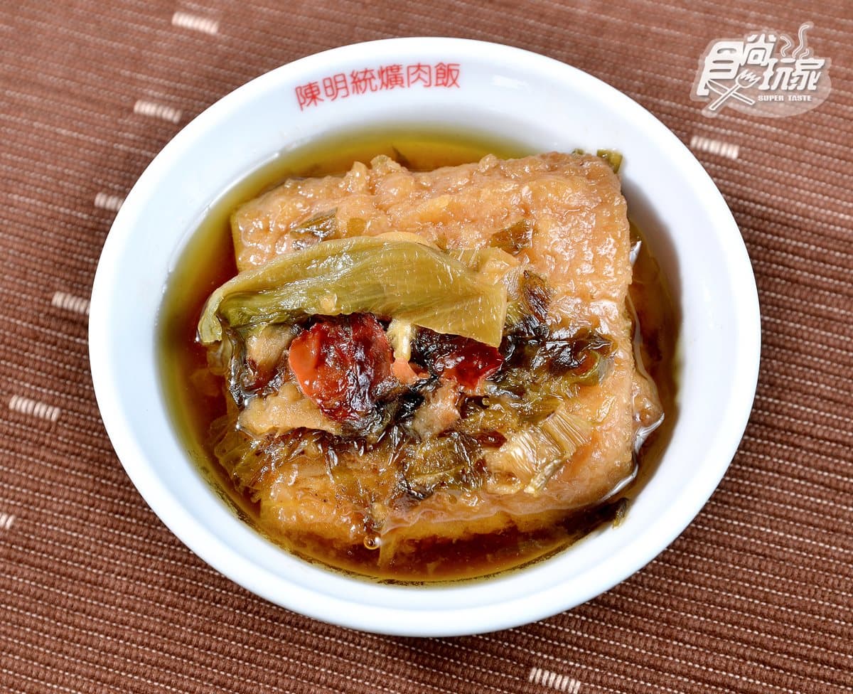 台中「文創園區金三角」藏著5家老字號小吃:1.5公分厚爌肉飯 、拳頭大湯包、60年香菇肉羹 台中「文創園區金三角」藏著5家老字號小吃:1.5公分厚爌肉飯 、拳頭大湯包、60年香菇肉羹