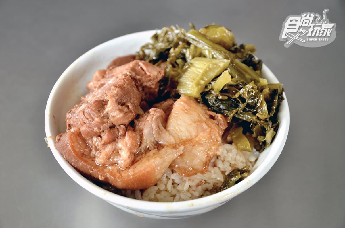 台中「文創園區金三角」藏著5家老字號小吃:1.5公分厚爌肉飯 、拳頭大湯包、60年香菇肉羹 台中「文創園區金三角」藏著5家老字號小吃:1.5公分厚爌肉飯 、拳頭大湯包、60年香菇肉羹