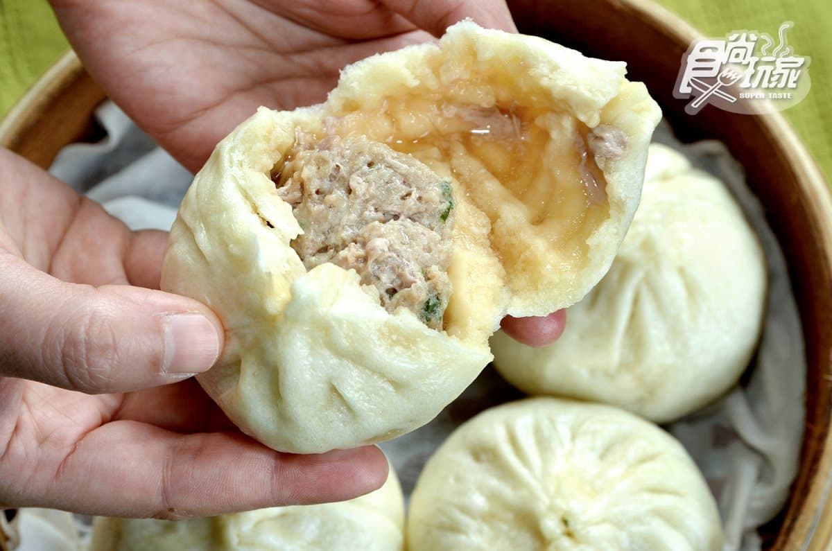 台中「文創園區金三角」藏著5家老字號小吃:1.5公分厚爌肉飯 、拳頭大湯包、60年香菇肉羹 台中「文創園區金三角」藏著5家老字號小吃:1.5公分厚爌肉飯 、拳頭大湯包、60年香菇肉羹