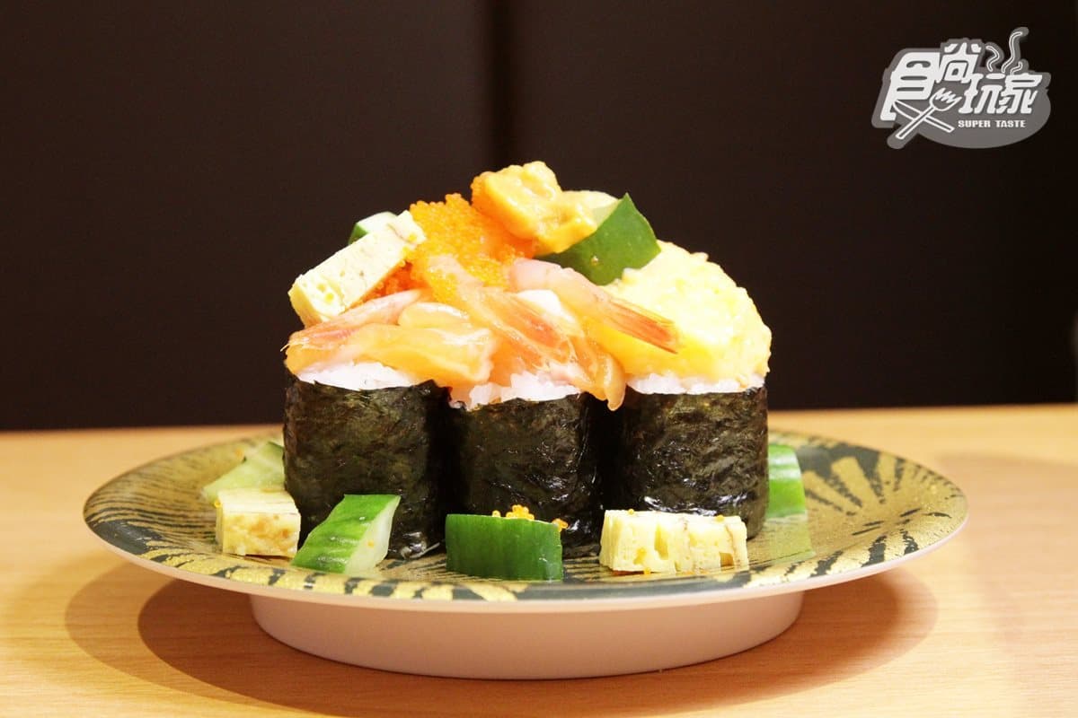 【新開店】舉手太慢沒得吃！日本「叫賣秀」迴轉壽司登台→ 牛肉海膽、海寶捲壽司好有戲