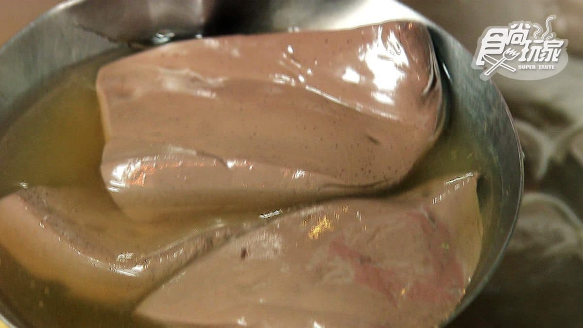 「殿堂級」麻辣鴨血臭豆腐  2018米其林讚爆這家平價小吃