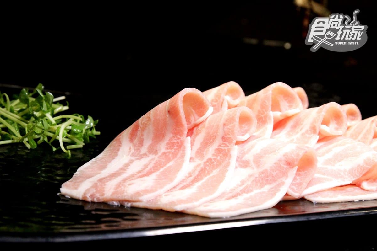【新開店】喫到驚！超痛風「天王海鮮塔」 13種海鮮排排站→還有全台首創「琉璃燒」吃法