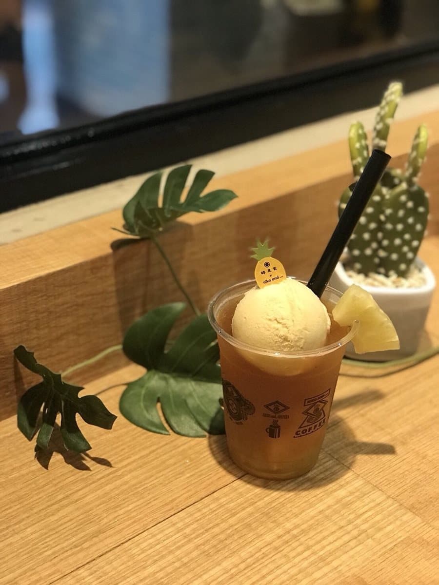 台日跨界聯名!蜷尾家 x niko and推盛夏限定冰品,熱狗冰淇淋、桂花鳳梨冰紅茶 台日跨界聯名!蜷尾家 x niko and推盛夏限定冰品,熱狗冰淇淋、桂花鳳梨冰紅茶