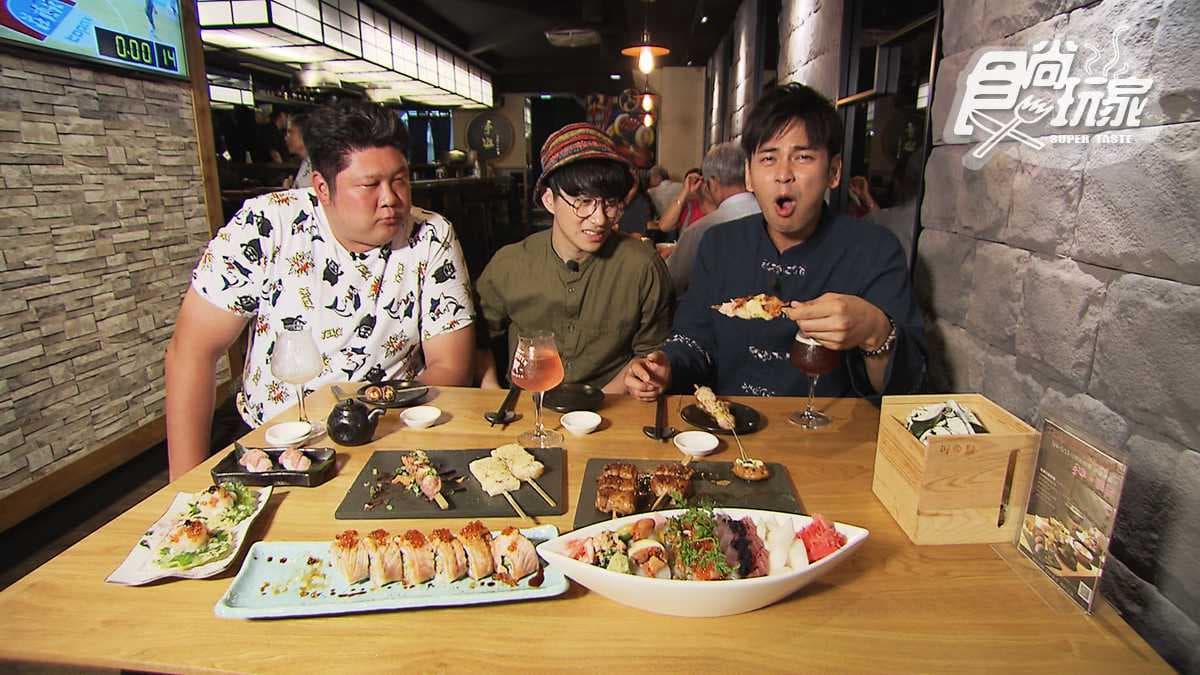 用鐵板「煎」的串燒新奇又好吃 還有整面啤酒牆任你挑！