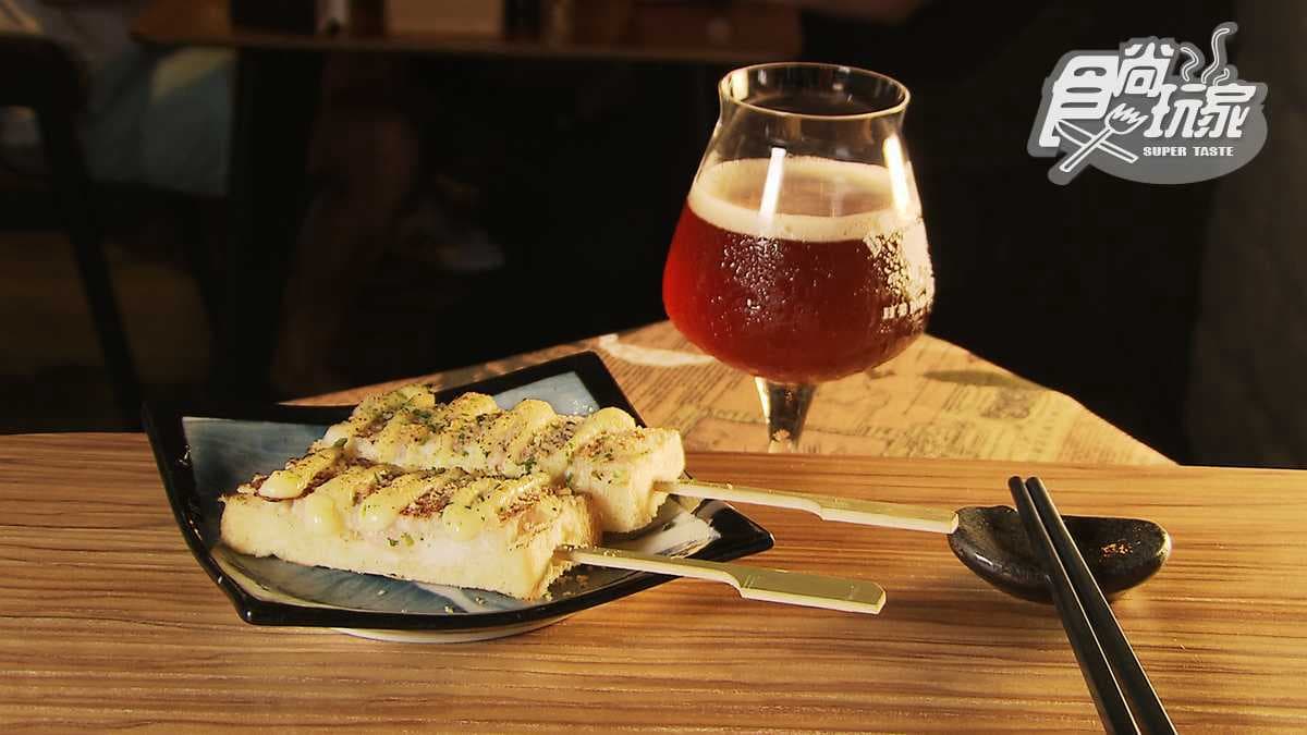 用鐵板「煎」的串燒新奇又好吃 還有整面啤酒牆任你挑！