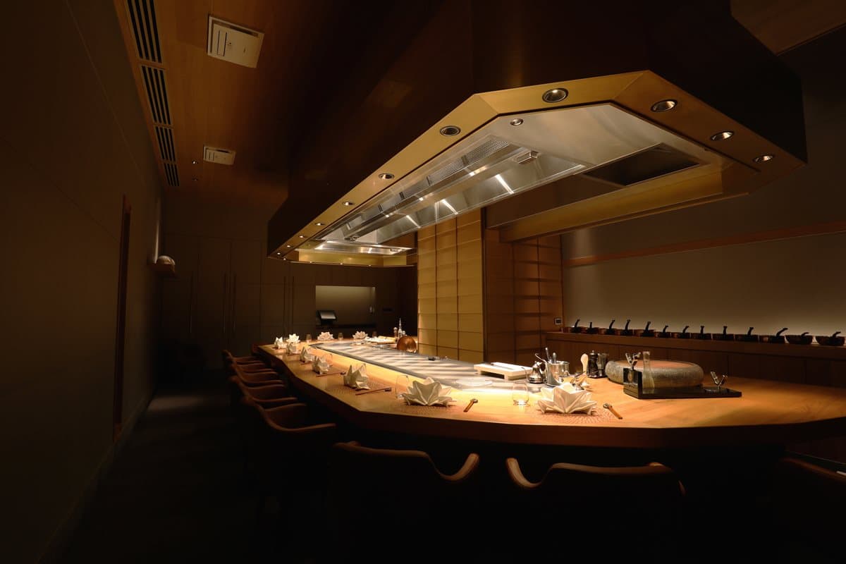 【新開店】只有10個座位！東京米其林「鐵板燒」登台3必吃→全球最貴龍蝦、日本紫海膽、神級八重山和牛